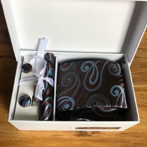 Men’s Tie, Tie-Clip, Pocket Square, and Cufflinks